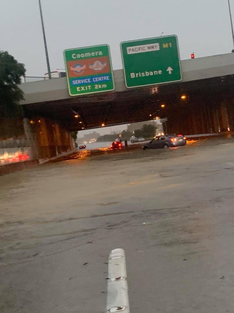 The M1 flooded at Helensvale. Photo: 7 News Brisbane