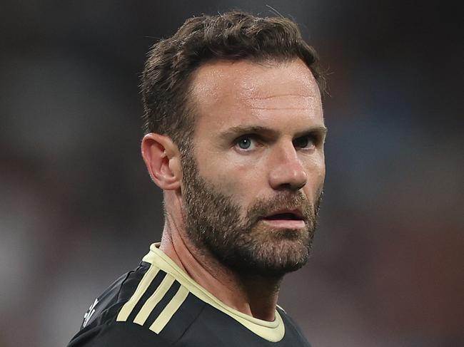 Mata hurt in Wanderers win