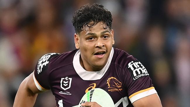 BRISBANE, AUSTRALIA - SEPTEMBER 23:  Selwyn Cobbo of the Broncos runs the ball during the NRL Preliminary Final match between Brisbane Broncos and New Zealand Warriors at Suncorp Stadium on September 23, 2023 in Brisbane, Australia. (Photo by Albert Perez/Getty Images)