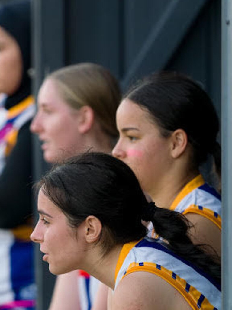 The Mt Gravatt-Jindalee girls bench in the under 17 SEQ AFL season.