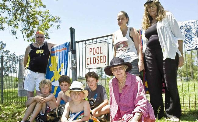 Against the closure of the Lismore Lake Pool, left to right, John Taylor, Terri Fardell and Issi McLucas, and seated Charlie Pickford, eight, Alby Pickford, 10, Jayden Davis, nine, Tyler Fardell, five, and Nancy Pickford. Picture: Mireille Merlet-Shaw