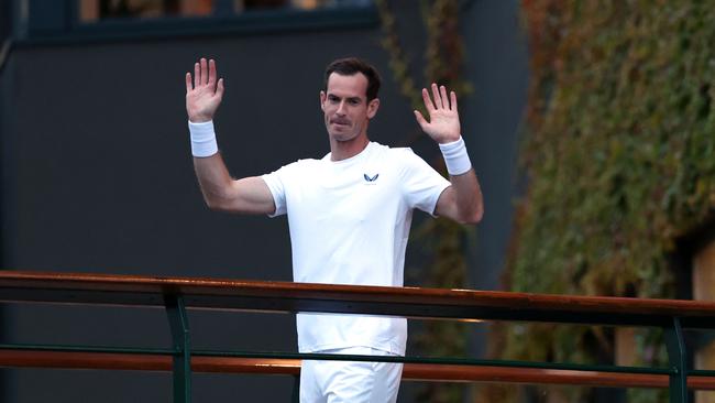 Andy Murray says goodbye. Photo by Sean M. Haffey/Getty Images.