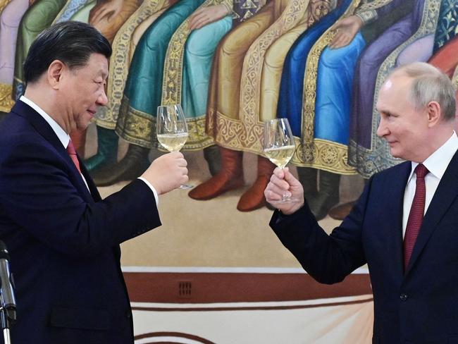 Russian President Vladimir Putin and China's President Xi Jinping make a toast during a reception following their talks at the Kremlin in Moscow on March 21, 2023. (Photo by Pavel Byrkin / SPUTNIK / AFP)