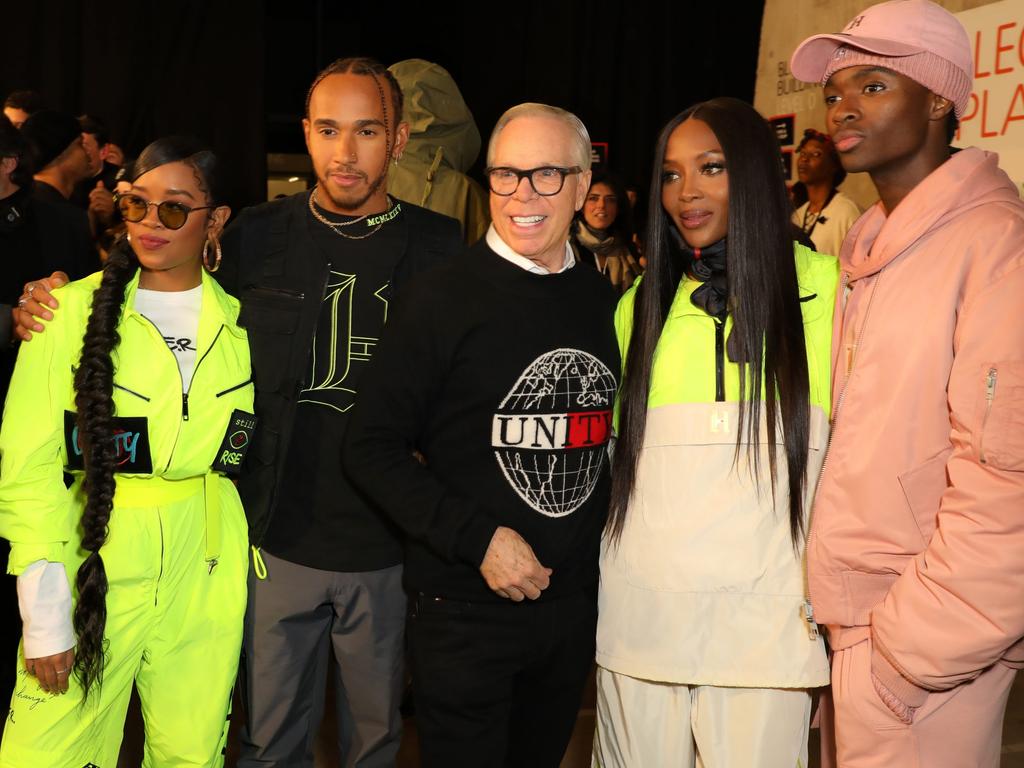 H. E. R poses with Lewis Hamilton, Tommy Hilfiger, Naomi Campbell and Alton Mason backstage at TOMMYNOW in London. Picture: Getty Images for Tommy Hilfiger