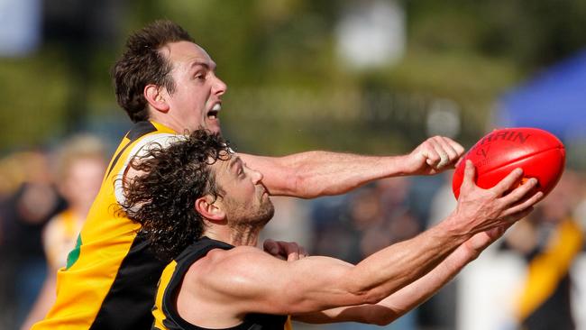 Frankston YCW's Craig Nankervis spoils Seaford’s Anthony Agius in the MPNFL Peninsula division second semi-final in 2009.