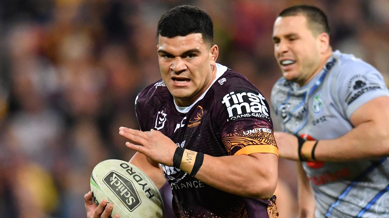 David Fifita is being chased by the Titans. (AAP Image/Darren England)