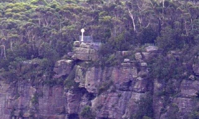Woman and three-year-old girl's bodies found below a popular NSW Lookout