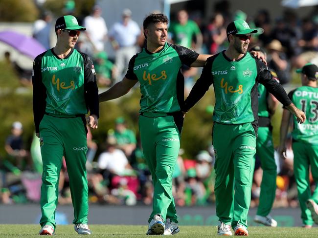 Nic Maddinson, Marcus Stoinis and Glenn Maxwell of the Stars celebrate the wicket of Jonathan Wells of the Strikers during the Big Bash League (BBL) match between the Melbourne Stars and the Adelaide Strikers at Ted Summerton Reserve in Moe, Victoria, Wednesday, January 23, 2018. (AAP Image/Mark Dadswell) NO ARCHIVING, EDITORIAL USE ONLY, IMAGES TO BE USED FOR NEWS REPORTING PURPOSES ONLY, NO COMMERCIAL USE WHATSOEVER, NO USE IN BOOKS WITHOUT PRIOR WRITTEN CONSENT FROM AAP