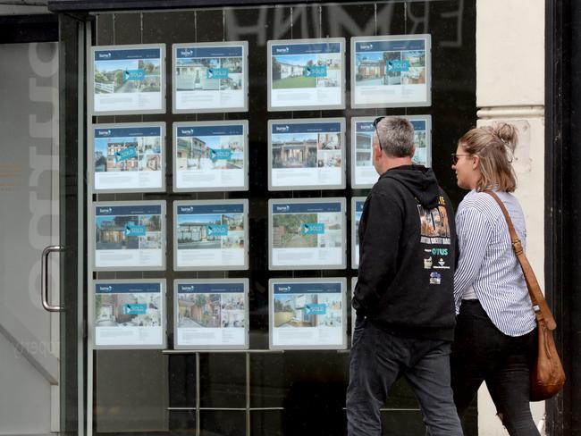 MELBOURNE, AUSTRALIA - NewsWire Photos OCTOBER 27, 2022: Generic image of real estate agent window in Melbourne. Picture: NCA NewsWire / Andrew Henshaw