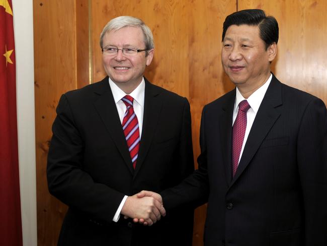 Australian Prime Minister Kevin Rudd (left) greets Vice President of the Peoples Republic of China Xi Jinpoing  at Parliament House in Canberra, Monday, June 21, 2010. The Vice president is making a state vsit to Australia. (AAP Image/Alan Porritt) NO ARCHIVING