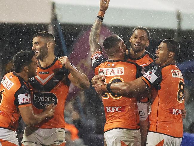 BATHURST, AUSTRALIA - APRIL 29: Wests Tigers players celebrate victory on the final whistle during the round nine NRL match between Penrith Panthers and Wests Tigers at Carrington Park on April 29, 2023 in Bathurst, Australia. (Photo by Mark Metcalfe/Getty Images)