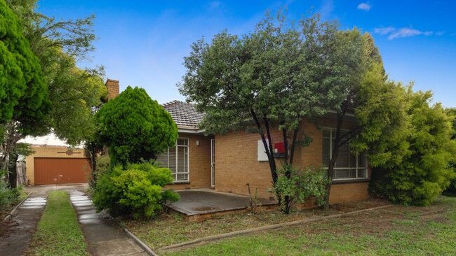 13 Dinah Pde, Keilor East also sold at a digital auction run on Anywhere Auctions.