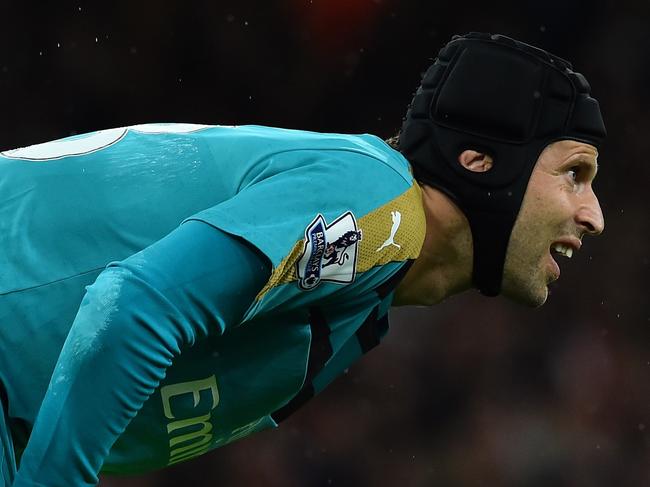 Arsenal's Czech goalkeeper Petr Cech looks on during the English Premier League football match between Arsenal and Liverpool at the Emirates stadium, north London on August 24, 2015. AFP PHOTO / BEN STANSALL RESTRICTED TO EDITORIAL USE. No use with unauthorized audio, video, data, fixture lists, club/league logos or 'live' services. Online in-match use limited to 75 images, no video emulation. No use in betting, games or single club/league/player publications.