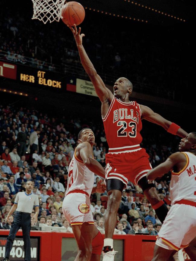 Michael Jordan of the Chicago Bulls drives against the Houston Rockets in 1991. Pic: AP Photo/David Scarbrough.