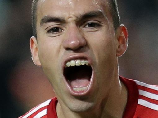 Benfica's Nicolas Gaitan, from Argentina, celebrates after scoring the opening goal against Gil Vicente during a Portuguese league soccer match between Benfica and Gil Vicente at Benfica's Luz stadium, in Lisbon, Sunday, Dec. 21, 2014. (AP Photo/Francisco Seco)