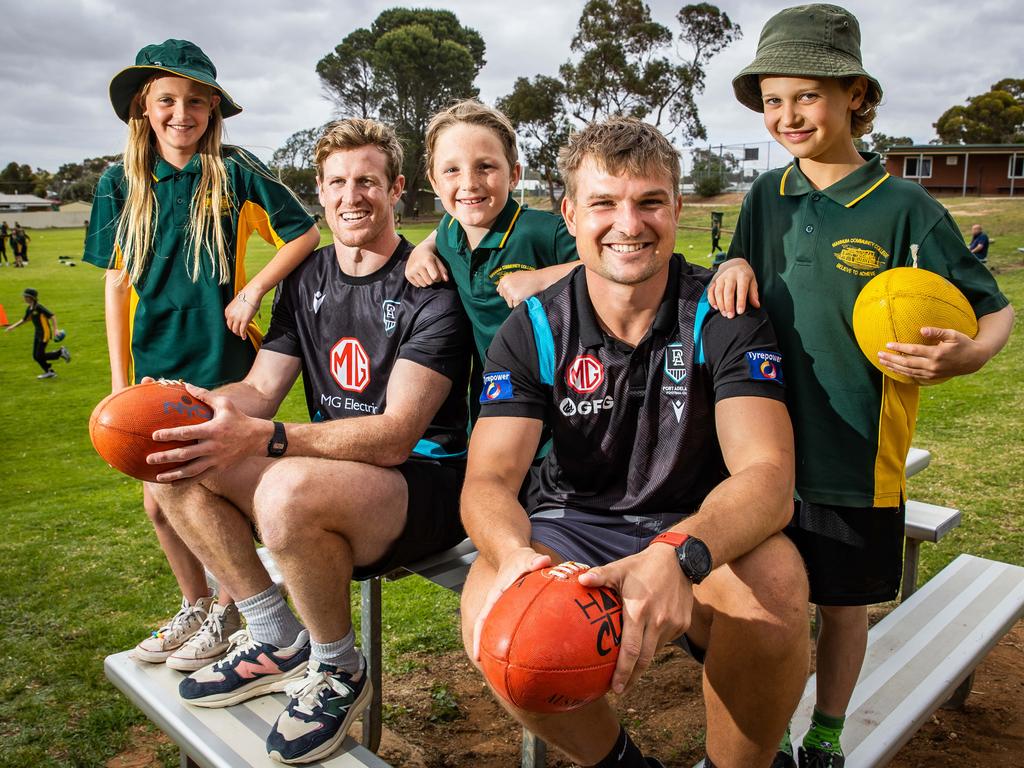 Port Adelaide players Tom Jonas and Ollie Wines with students Chelsea Randall, Caleb Eichler and Hamish Frahn at Mannum Community College. Picture: Tom Huntley