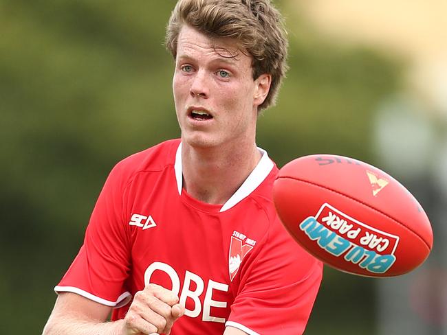 SYDNEY, AUSTRALIA - NOVEMBER 26: Nick Blakey handballs during a Sydney Swans AFL training session at Bat & Ball Oval on November 26, 2018 in Sydney, Australia. (Photo by Mark Metcalfe/Getty Images)