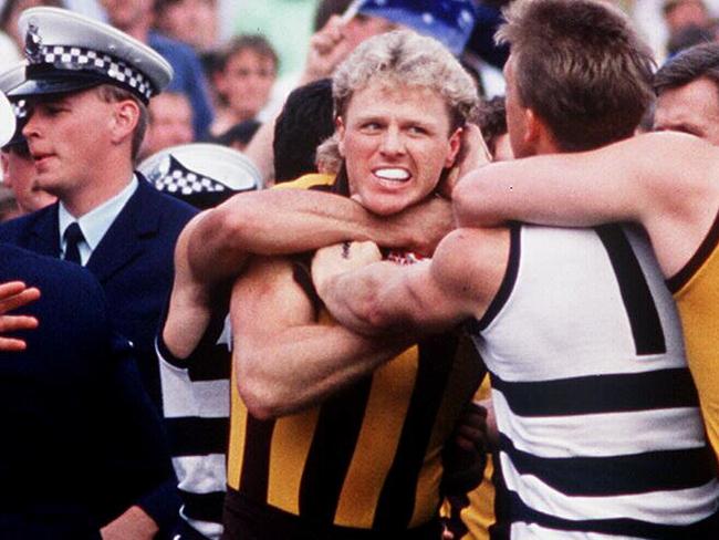 1989 Grand Final. Hawthorn v Geelong. Show of strength in the first term. Geelong's Spiro Malakellis (obscured) has his arm around Dermott Brereton's throat, while Brereton and Hawk teammate Jason Dunstall (19) grab Cat Steven Hocking (1). At right is Hawthorn's Chris Wittman. a/ct.