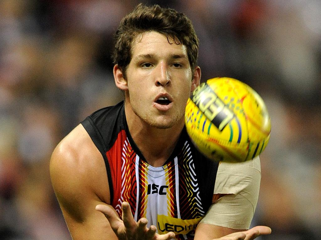 Dyl & Friends - Arryn Siposs from the Philadelphia Eagles joins us this  week! Arryn is a former AFL player with the St Kilda Football Club . When  he finished his career