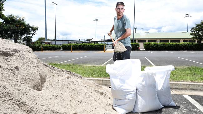 A tropical low currently located offshore between Innisfail and Townsville is forecast to deliver 24 hour rainfall totals of up to 500mm to Far North Queensland. Manunda resident Ben Francoise White filled up some sandbags to protect his property at council's collection depot at Griffiths Park, as wet weather is forecast to return to Cairns over the weekend. Picture: Brendan Radke