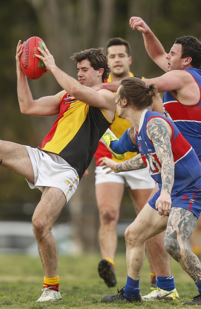 Austin Johnson pulls in a grab for the Rosellas. Picture: Valeriu Campan