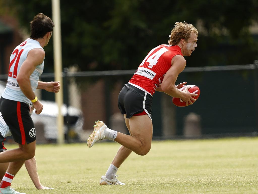 Callum Mills had plenty of time and space in the midfield. Picture: Phil Hillyard