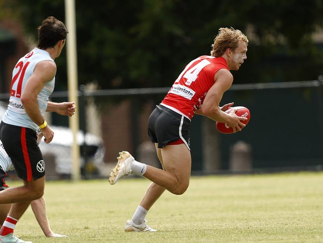 Callum Mills had plenty of time and space in the midfield. Picture: Phil Hillyard