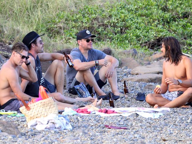 The Hollywood heavyweights enjoyed some drinks by the beach with their friends. Picture: MEGA