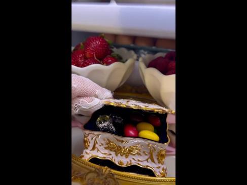 Dearest gentle reader, this Bridgerton themed fridge is a must-see
