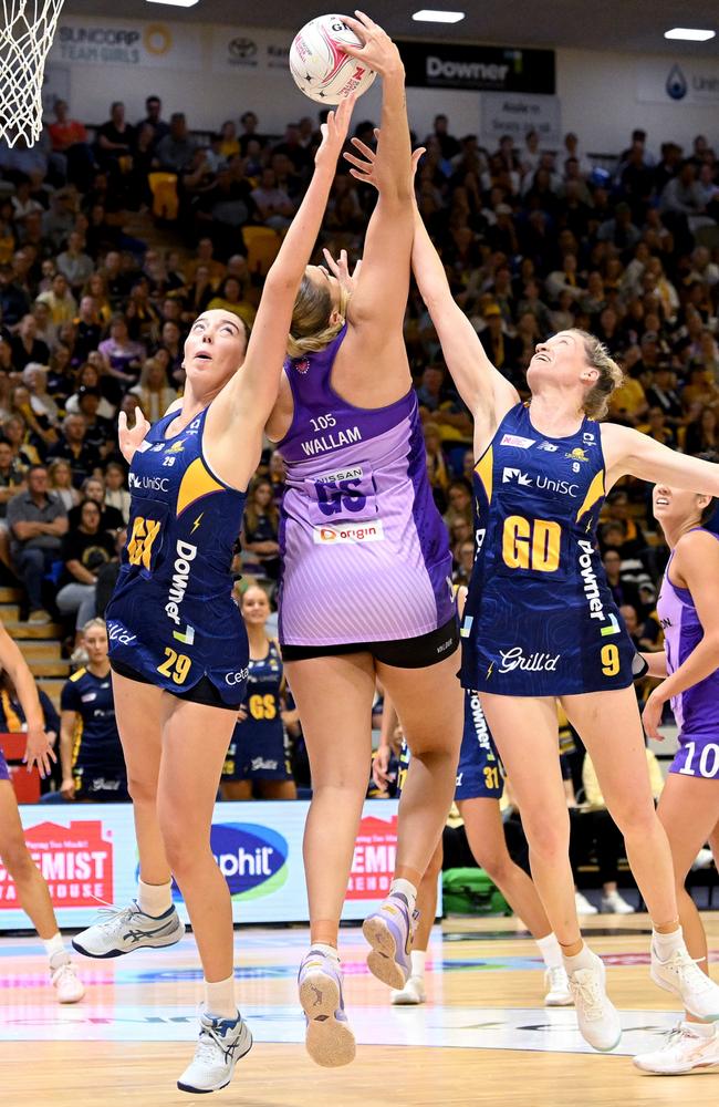 Donnell Wallam of the Firebirds. Picture: Bradley Kanaris/Getty Images)