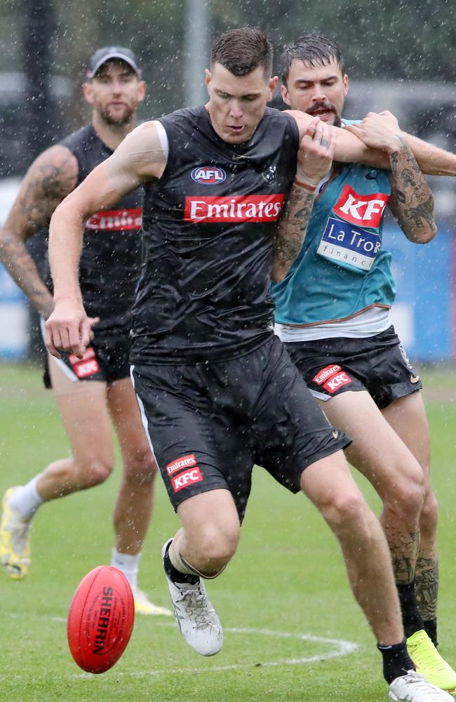 Mason Cox holds Oleg Markov at bay. Picture: David Crosling