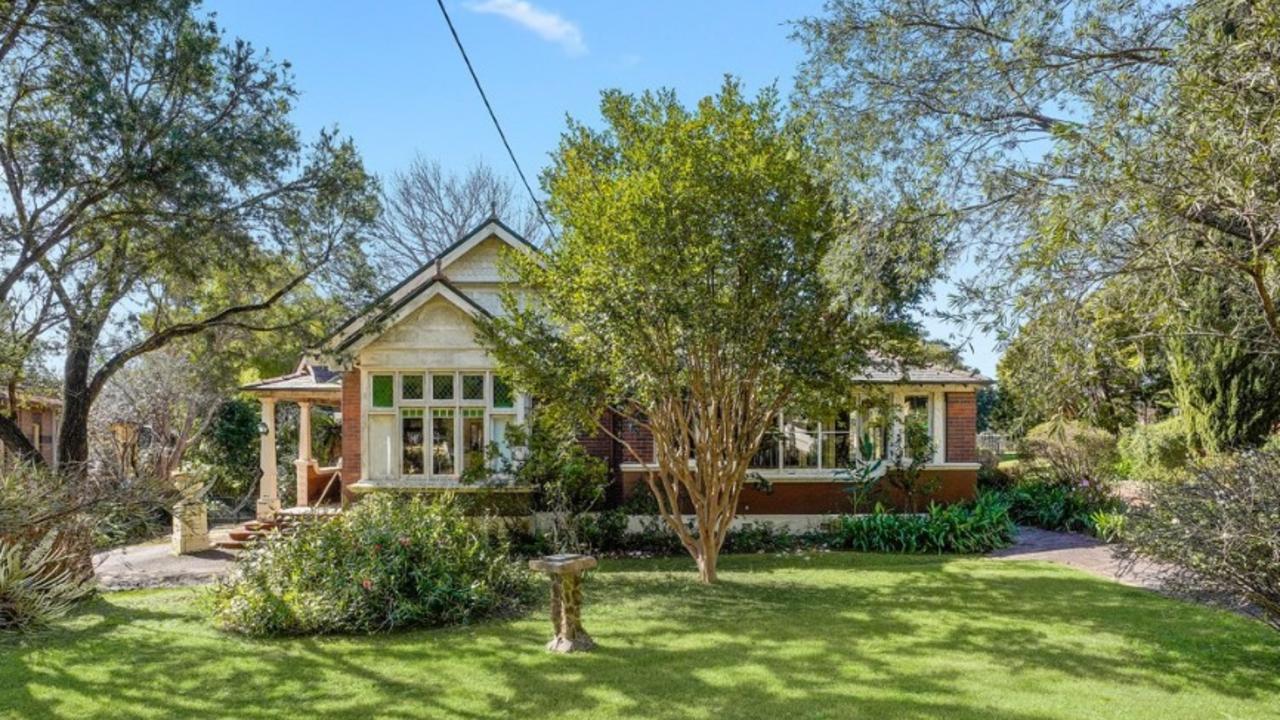 Federation gem, Del Osa, on Appian Way, Burwood, for sale for first time in 50 years