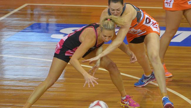 Thunderbird Erin Bell and the Giants’ Sam Poolman go battle yesterday.