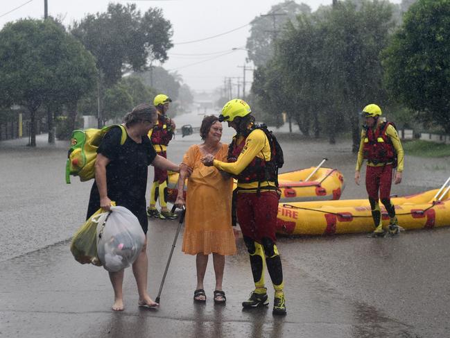 BEST PICTURES 2019 EVAN MORGAN. Townsville Floods. Lyndell Goodall and Shirly Mather are evacuated from their Hermit Park Hodel Street. Picture: Evan Morgan