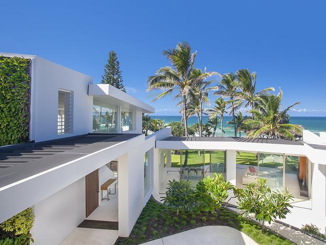 Webb House that was until recently owned by Murray and Margie Charlton has sold for $34 million dollars an amount they couldn't knock back, the property was built by Damien Davidson Builders and the architect was Peter Conley from PCA Architects Picture Damien Davidson Builders