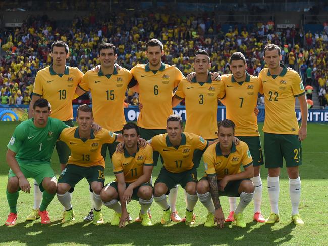 Mat Ryan (bottom left) lines up with his Australian teammates before the Spain match on June 23. AFP PHOTO / WILLIAM WEST