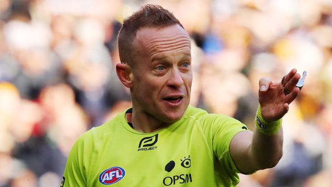 AFL umpire Ray Chamberlain explains a decision. Pic: Michael Klein