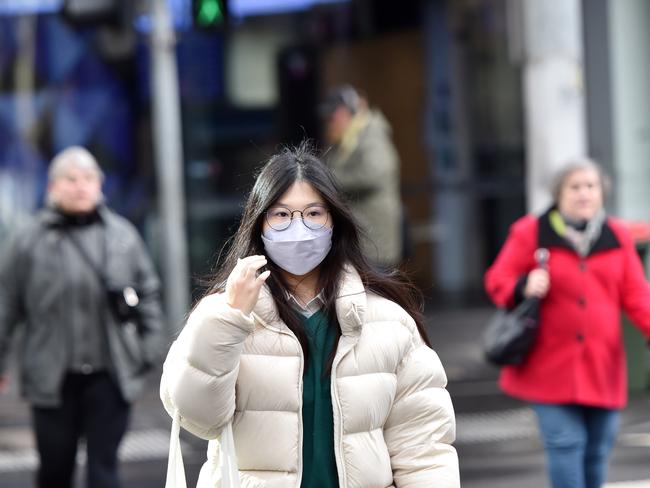 MELBOURNE, AUSTRALIA - NewsWire Photos JULY 13, 2022:  People wear masks outdoors as COVID cases are expected to rise in Melbourne. Picture: NCA NewsWire / Nicki Connolly