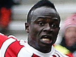 Southampton's Senegalese midfielder Sadio Mane (2L) scores his team's first goal past Liverpool's Belgian goalkeeper Simon Mignolet during the English Premier League football match between Southampton and Liverpool at St Mary's Stadium in Southampton, southern England on March 20, 2016. / AFP PHOTO / ADRIAN DENNIS / RESTRICTED TO EDITORIAL USE. No use with unauthorized audio, video, data, fixture lists, club/league logos or 'live' services. Online in-match use limited to 75 images, no video emulation. No use in betting, games or single club/league/player publications. /