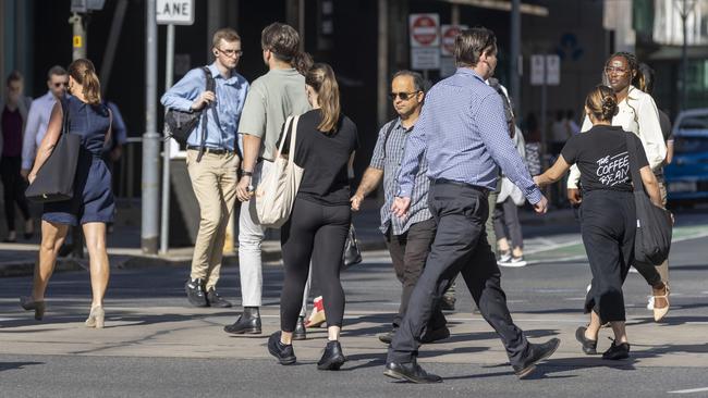 ADELAIDE, AUSTRALIA - NewsWire Photos December 22 2022:  Commuters and office workers going to work in Adelaide. Picture: NCA NewsWire / Kelly Barnes