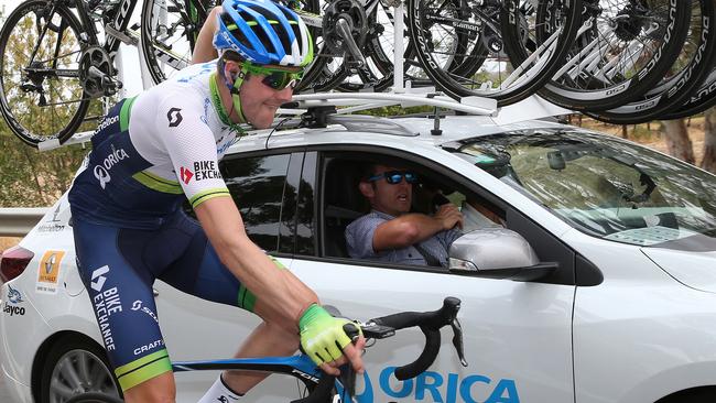 TOUR DOWN UNDER - Stage 1 - Prospect to Lyndoch. Luke Durbridge gets more water from team director Matt White. Photo Sarah Reed.