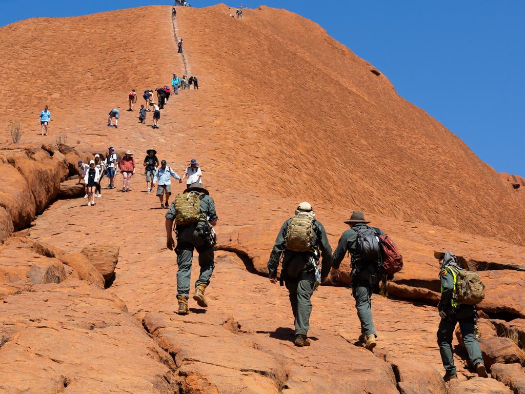 Uluru Climb Close Picture Gallery Of The Last Days Of The Uluru Climb The Advertiser