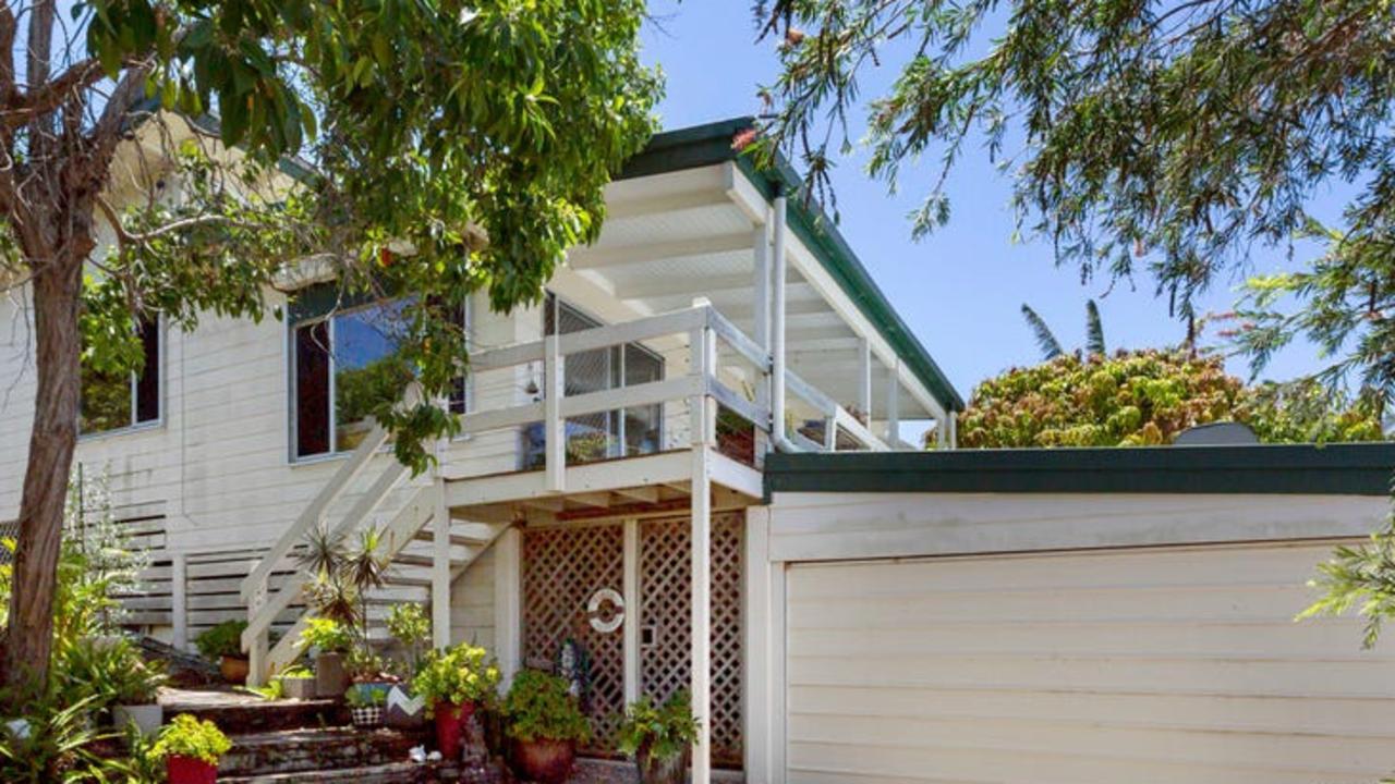 Tea Dietterich and Gregory Harris purchased this charming two-bedroom 1970s Seaview Terrace home for $2m in February 2020.Â