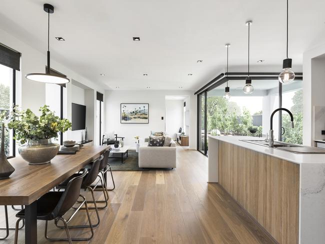 Kitchen/dining room.