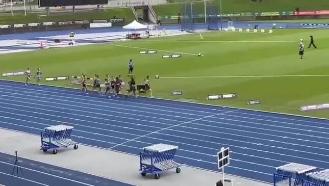 Jade Kitching wins the 1500m final by .05 seconds at the 2022 Australian Track & Field Championships