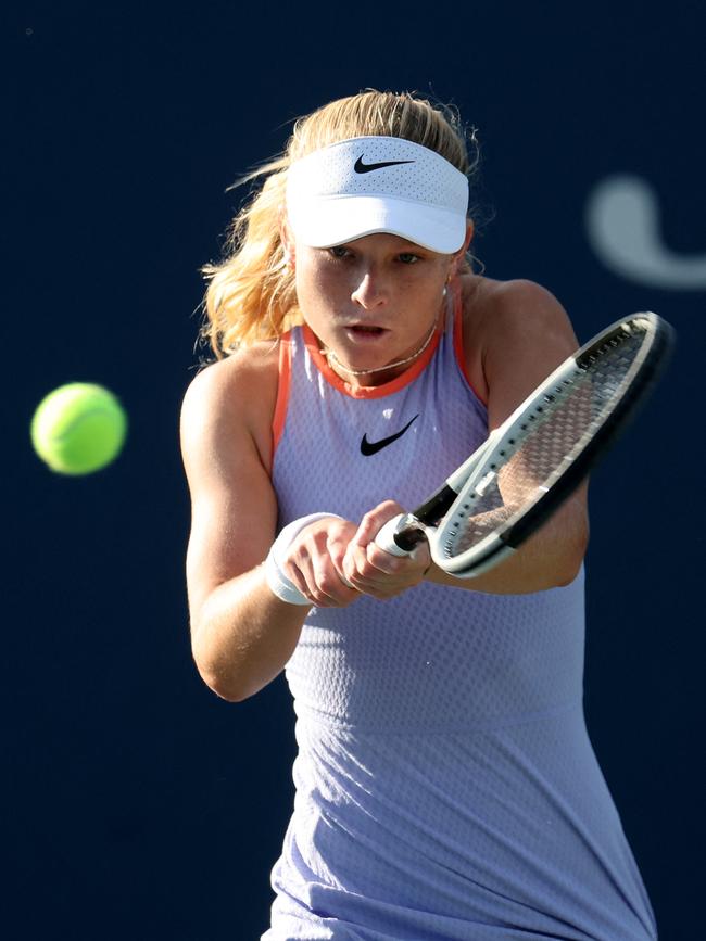 Emerson Jones of Australia returns a shot against Alena Kovackova of Czech Republic during their Junior Girls' Singles Second Round match on Day Eight of the 2024 US Open at USTA Billie Jean King National Tennis Center on September 02, 2024 in the Flushing neighborhood of the Queens borough of New York City. Jamie Squire/Getty Images/AFP (Photo by JAMIE SQUIRE / GETTY IMAGES NORTH AMERICA / Getty Images via AFP)