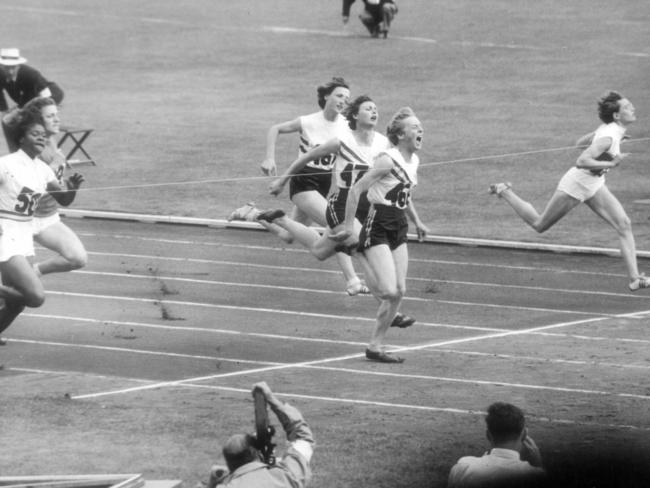 Betty Cuthbert dead; Golden Girl Betty Cuthbert; Three golds at 1956 ...