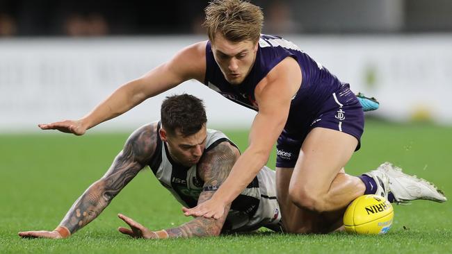 Magpie Jamie Elliott and Docker Mitchell Crowden compete for the footy. Picture: Will Russell/AFL Photos/via Getty Images