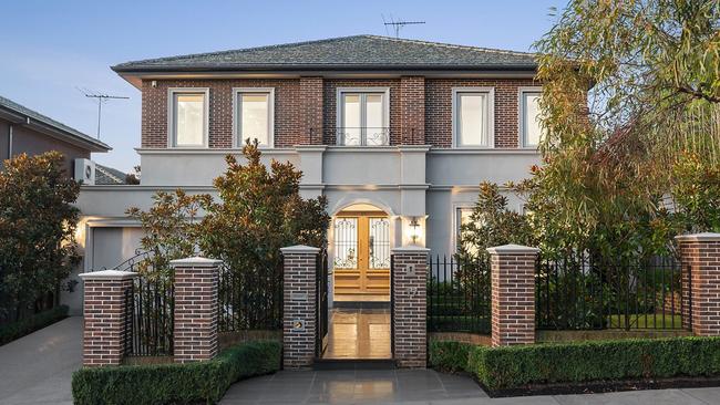 17 Burroughs Road, Balwyn sold for $4,005,000.