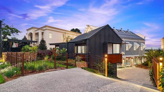 79 Buena Vista Ave, Coorparoo goes to auction at 2pm